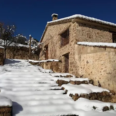 Casa Junto A La Laguna Rubielos De Moravute21-029 Vakantiehuis